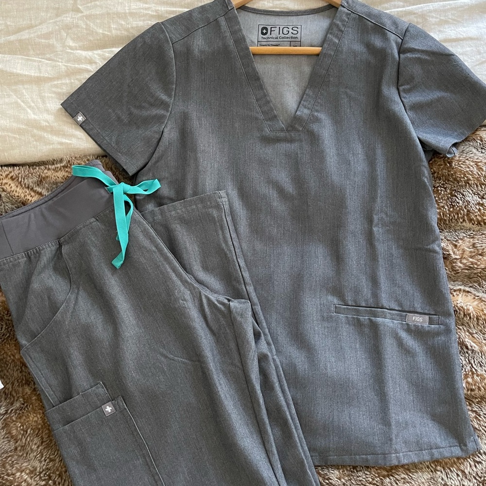 Graphite Figs Scrub Set